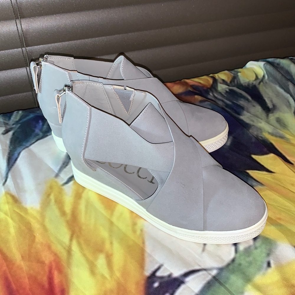 CCOCCI Low Wedge Sneakers NWOT Size 8.5 Light Gray
